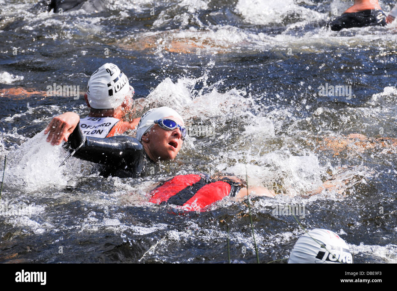 Inizio di un open water nuotare in corrispondenza di Triathlon in Norvegia 2013 Foto Stock