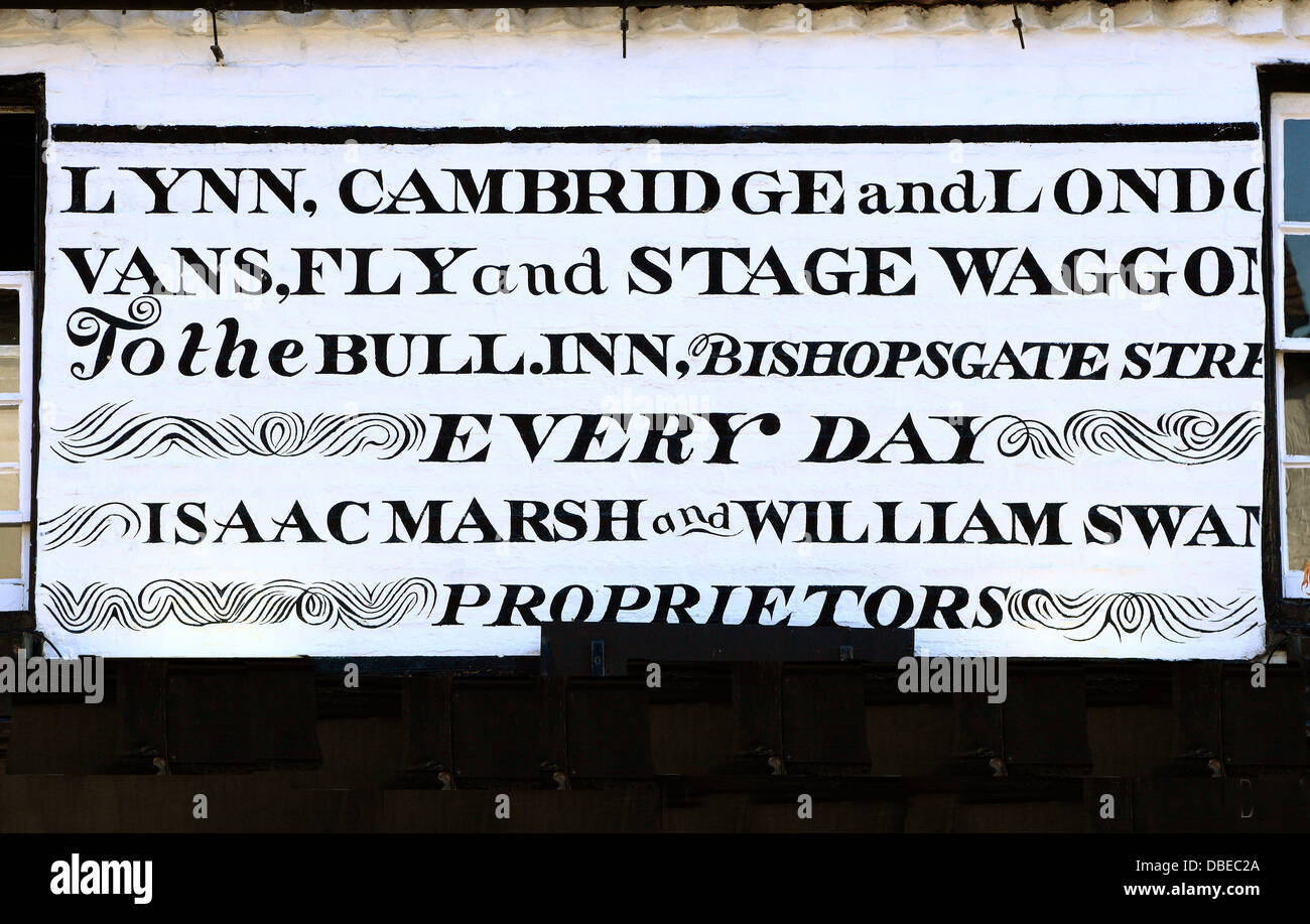 Ely, XVIII secolo Stagecoach informazioni per la partenza, Market Street, Cambridgeshire England Regno Unito carri stadio Foto Stock