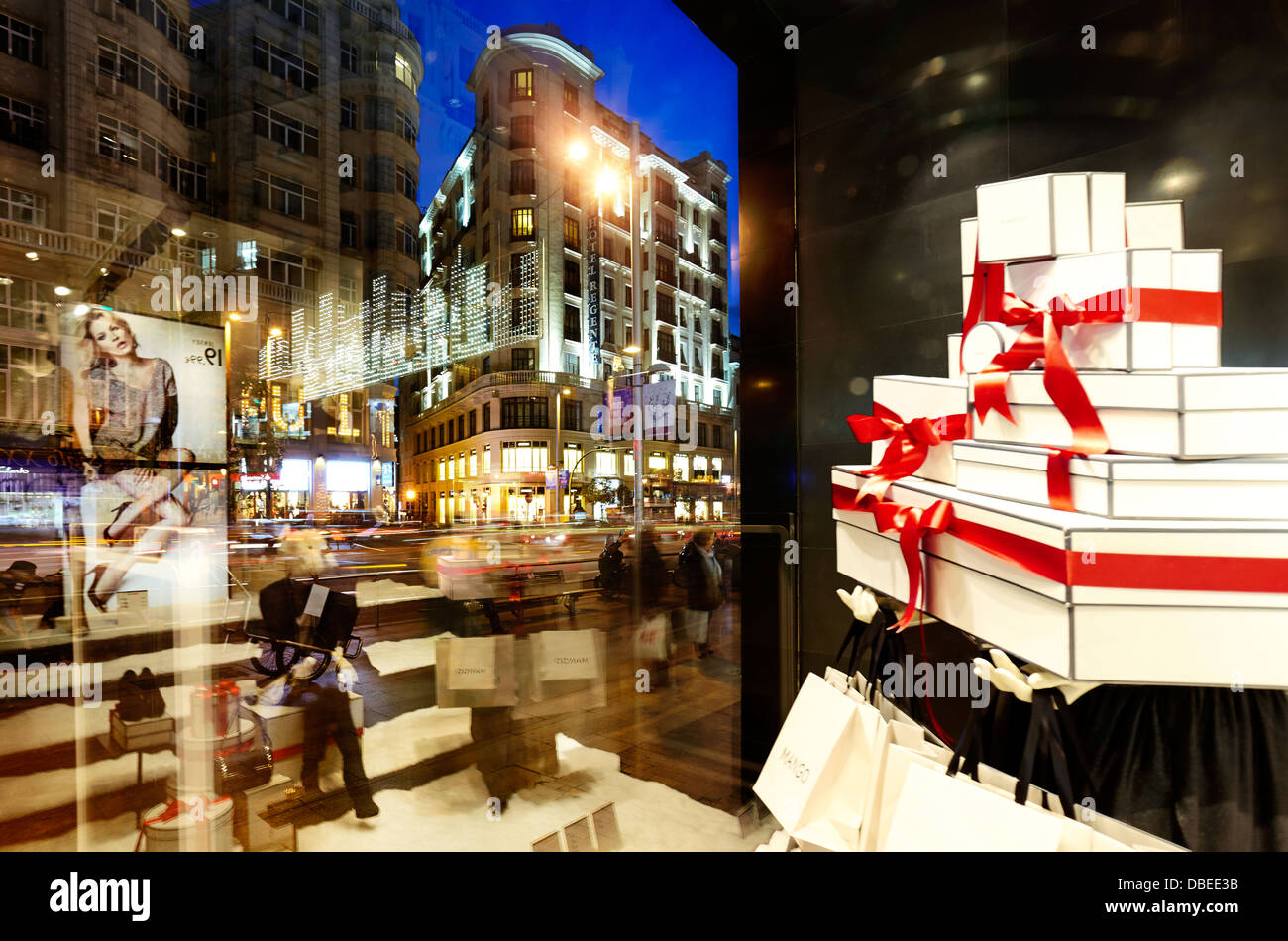 La finestra di visualizzazione in Gran Via nel tempo di Natale. Madrid. Spagna Foto Stock