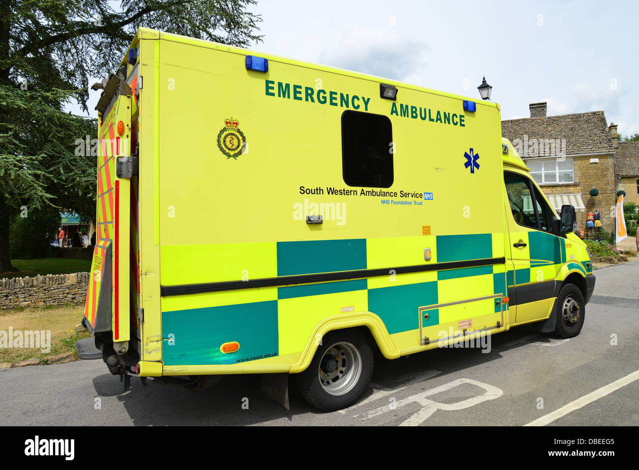 South Western servizio ambulanza ambulanza sulla chiamata, Bourton-on-the-acqua, Gloucestershire, England, Regno Unito Foto Stock