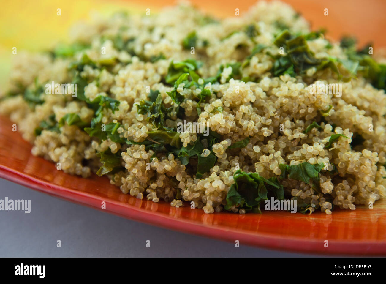 Cuocere la quinoa e Kale - profondità di campo Foto Stock