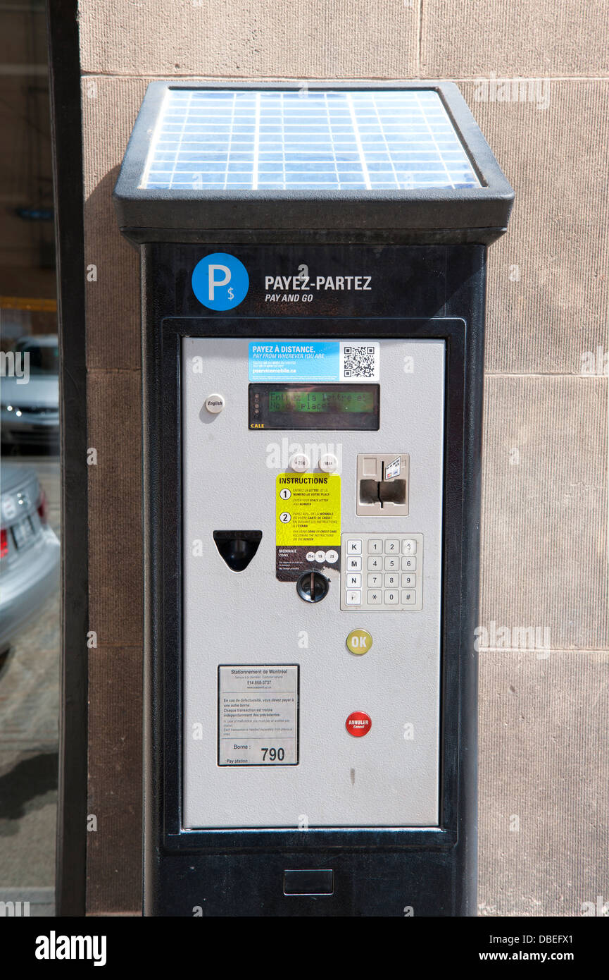 Powered Solar parking Metro stazione a pagamento, Montreal, provincia del Québec in Canada. Foto Stock