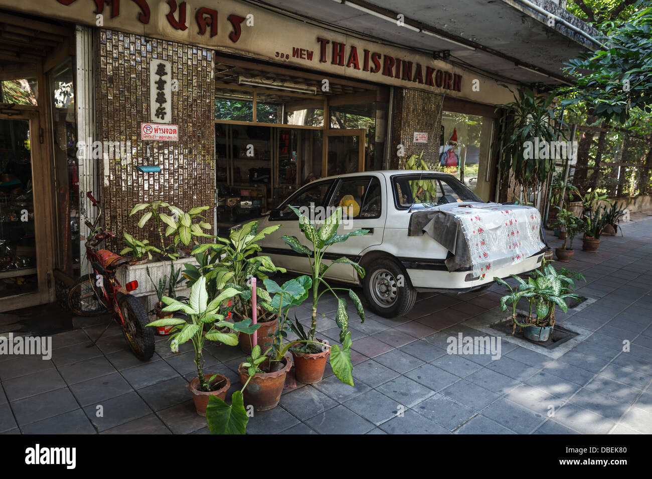 Vicolo stretto a Bangkok, in Thailandia Foto Stock