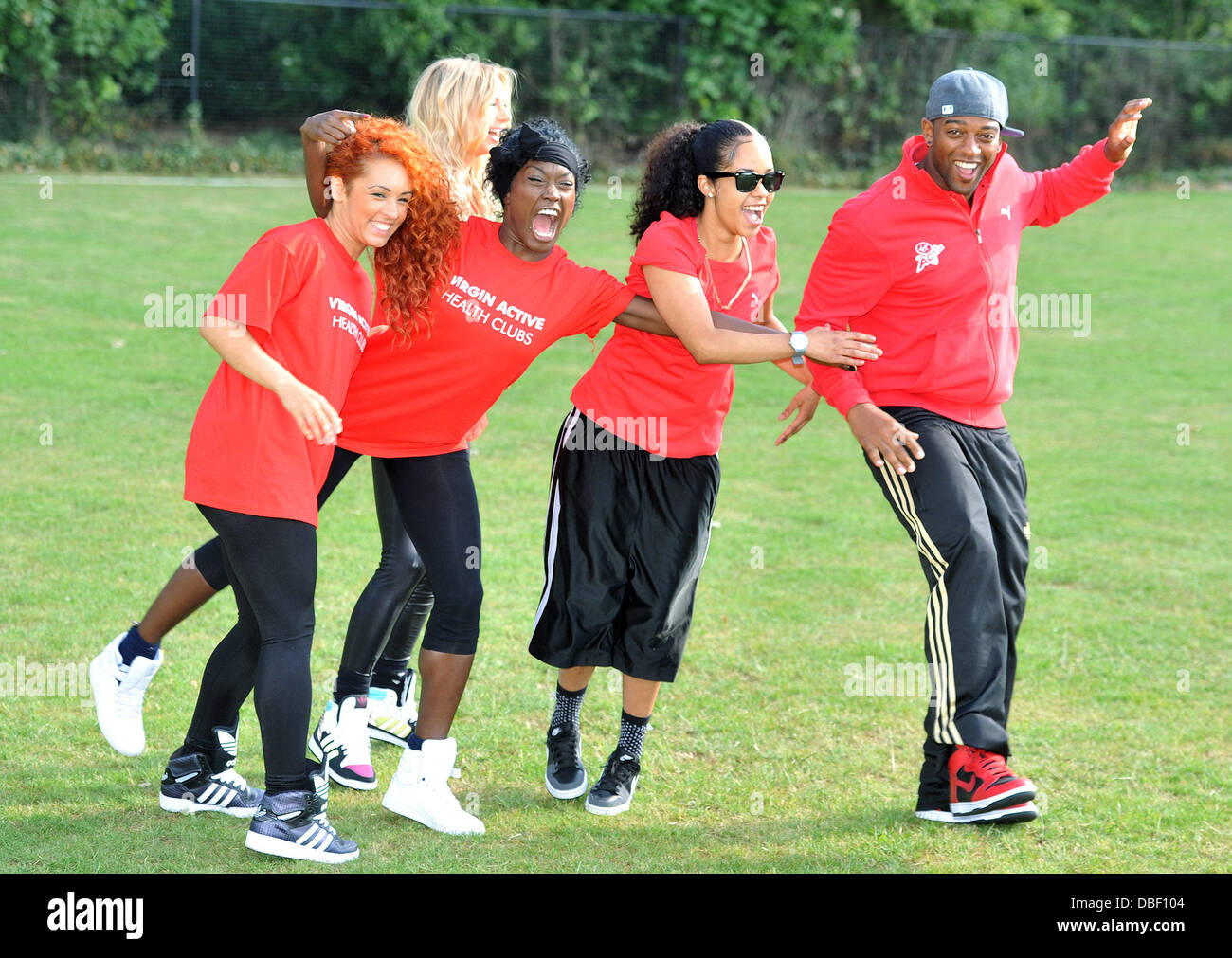 Oritse Williams e membri di Vida Virgin Active London Triathlon - photocall tenutosi a Virgin Active, Bromyard Avenue. Londra, Inghilterra - 07.06.11 Foto Stock