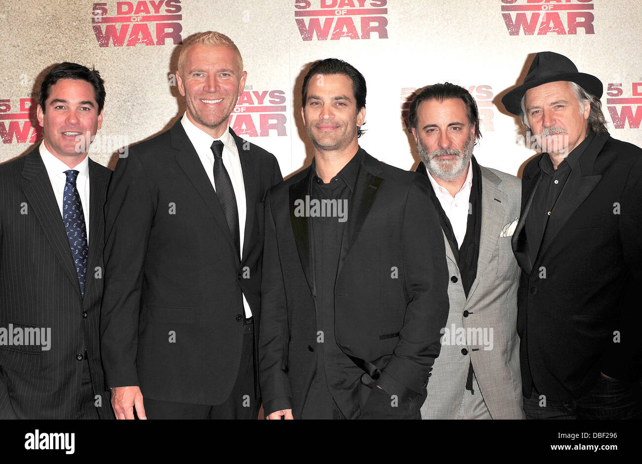 Dean Cain, Renny Harlin, Johnathon Schaech, Andy Garcia e rade Shebedzila presso la "5 giorni di guerra' DVD Premiere detenute presso la sede centrale di BAFTA di Londra - Inghilterra - 07.06.11 Foto Stock