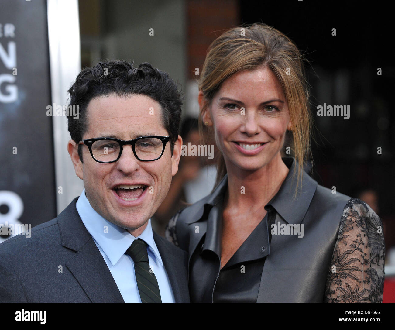 J.j. Abrams e moglie Katie McGrath Los Angeles Premiere di 'Super 8" tenutasi presso il Regency Village Theatre di Los Angeles, California - 08.06.11 Foto Stock