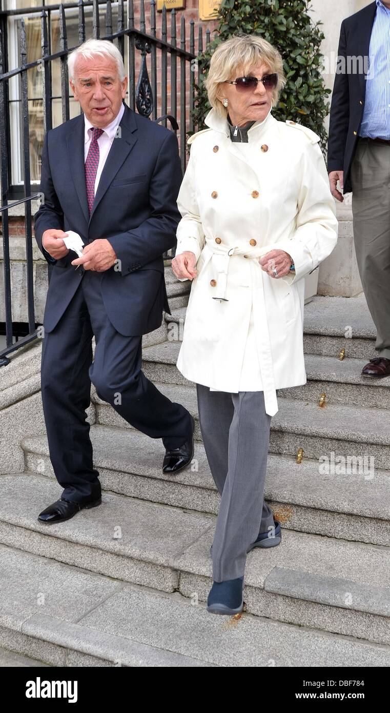 Jean Kennedy Smith (sorella di John F Kennedy ed ex ambasciatore statunitense in Irlanda) visto lasciare il Merrion Hotel Dublin, Irlanda - 09.06.11 Foto Stock