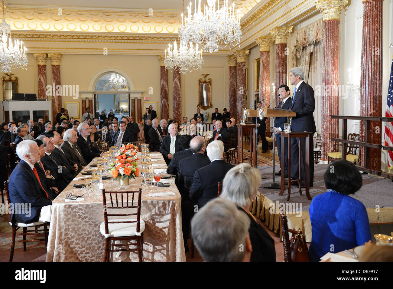 Segretario Kerry e Presidente vietnamita Truong Tan Sang indirizzo pubblico Foto Stock