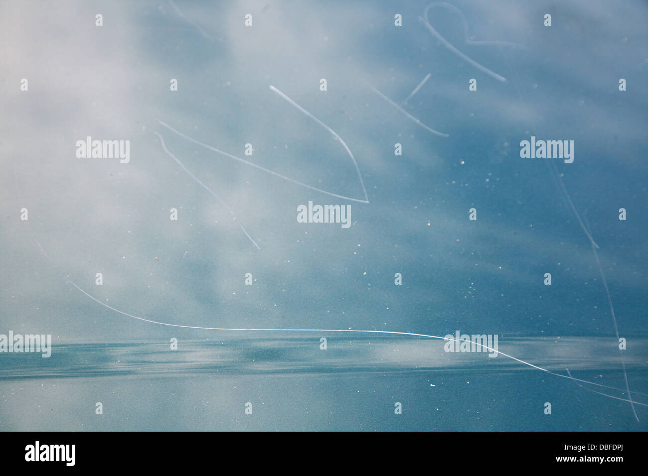 La riflessione della luce sulla vernice dell'auto Foto Stock