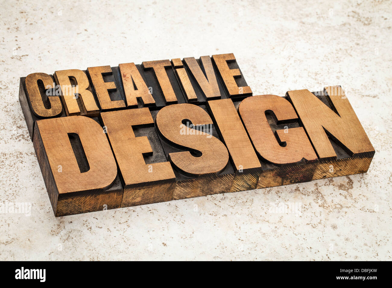 Creative Design testo nella stampa tipografica vintage tipo di legno su una piastrella ceramica sfondo Foto Stock