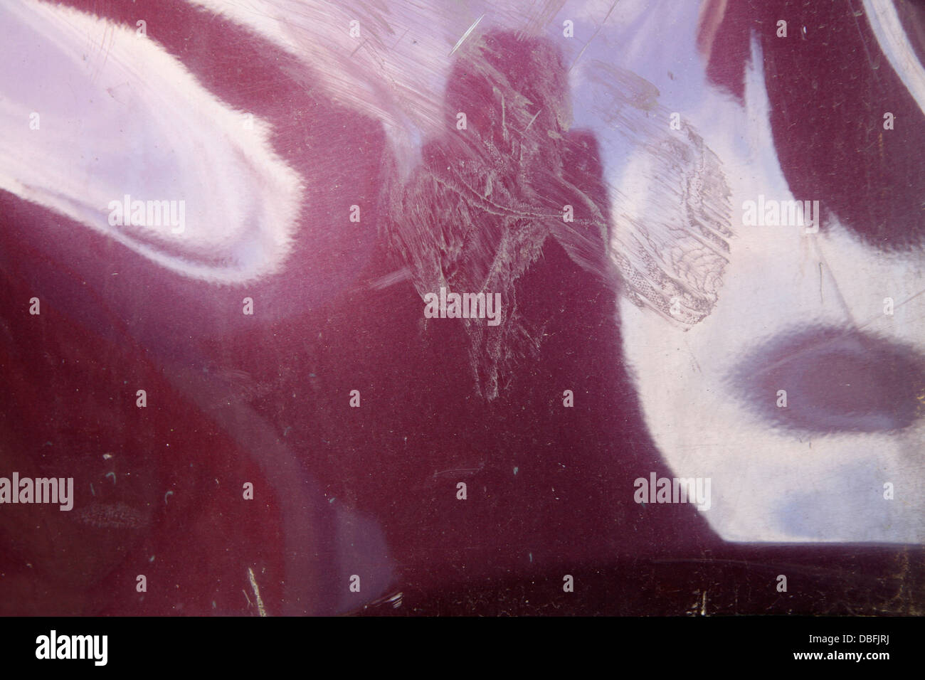 La riflessione della luce sulla vernice dell'auto Foto Stock