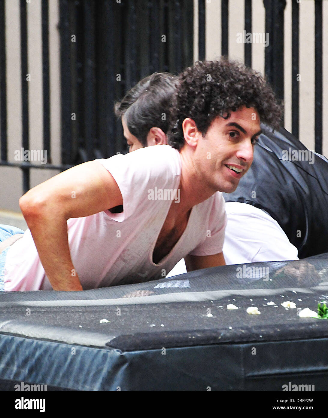 Sacha Baron Cohen sul film ubicazione per 'il dittatore" New York City, Stati Uniti d'America - 14.06.11 Foto Stock