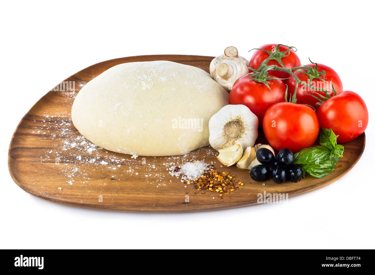 Impasto per pizza con ingredienti Foto Stock