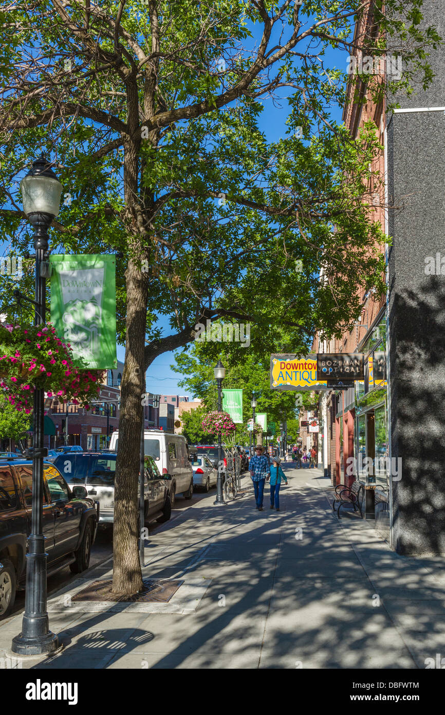 Negozi sulla strada principale nel centro di Bozeman, Montana, USA Foto Stock