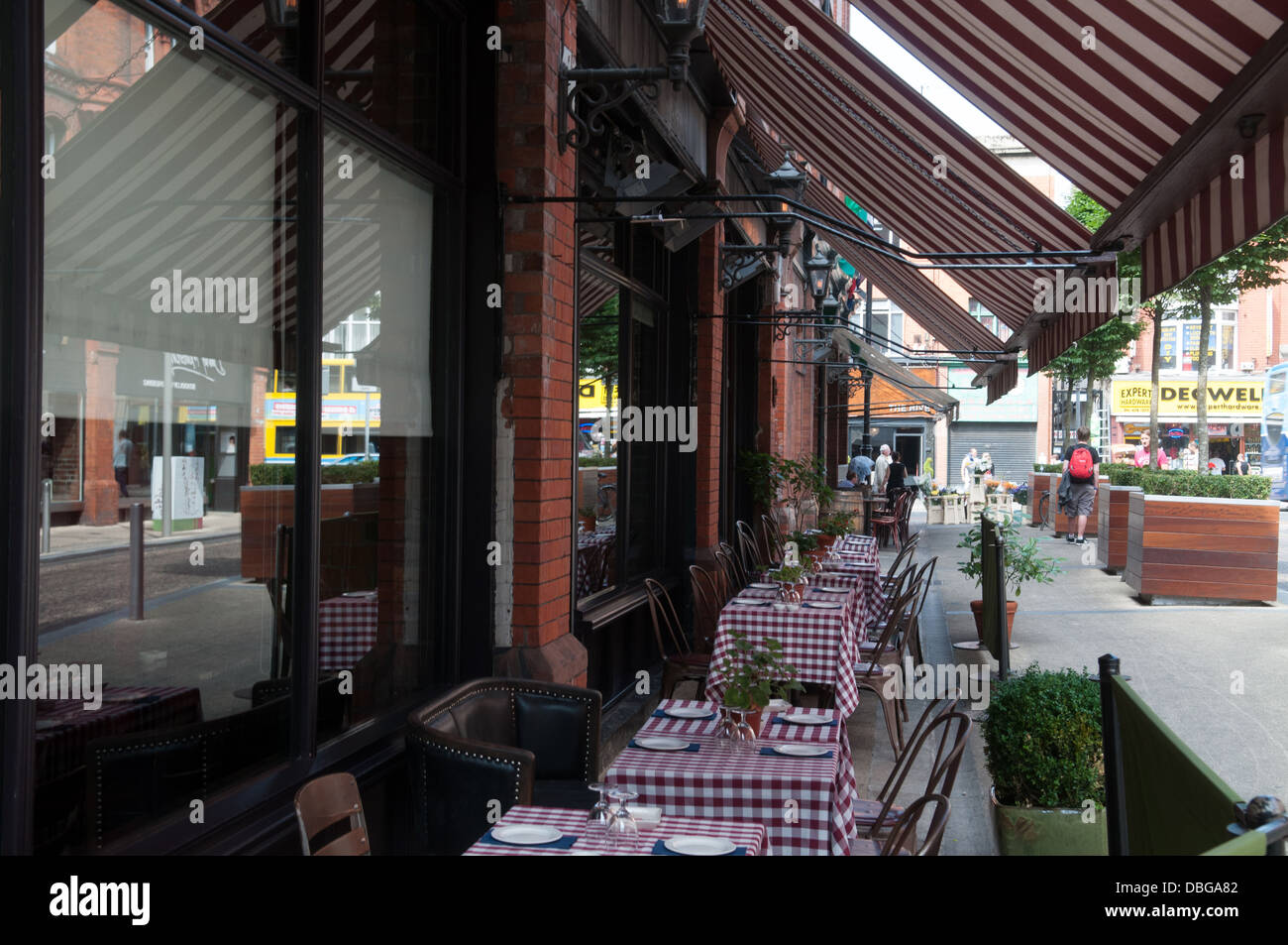 La terrazza del ristorante La Grenouille, Dublino. Foto Stock