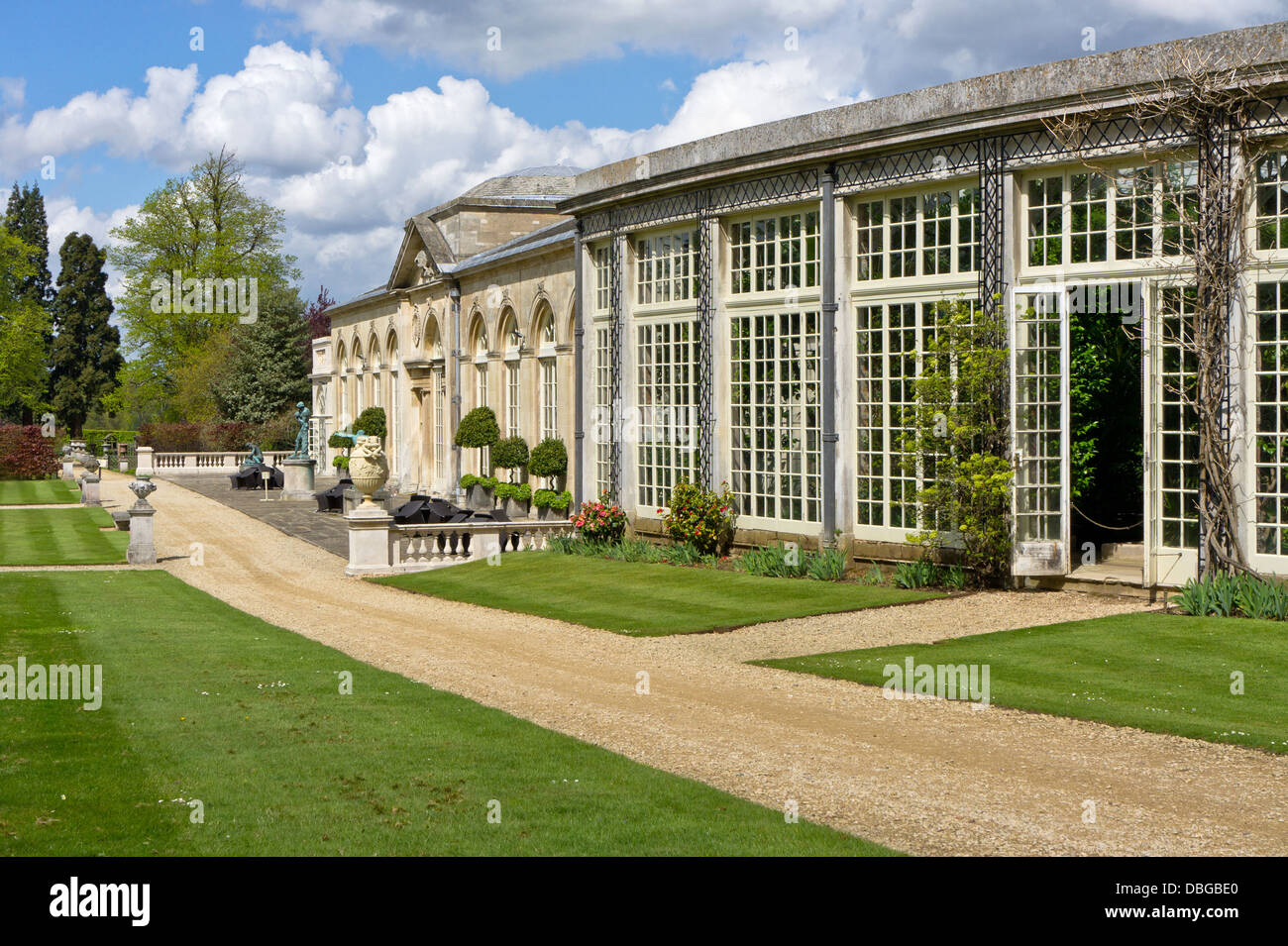 Vista esterna della galleria di scultura, Woburn Abbey Gardens; un ex Orangerie ospita ora ricevimenti di nozze Foto Stock