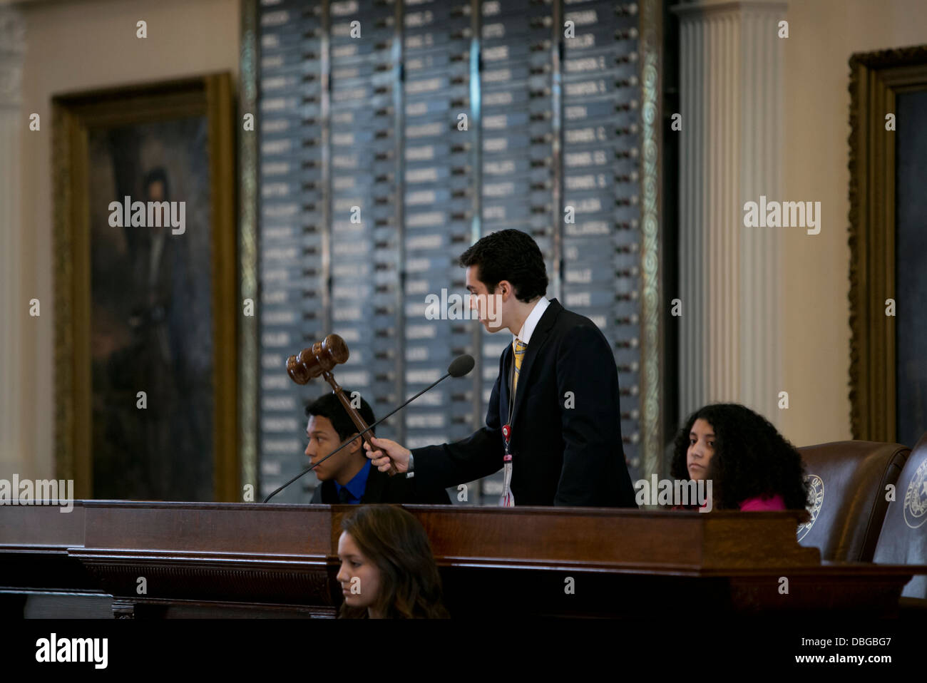 Alta scuola gli studenti partecipano a una simulazione di sessione legislativa al Campidoglio dello Stato del Texas ad Austin, Texas. Foto Stock
