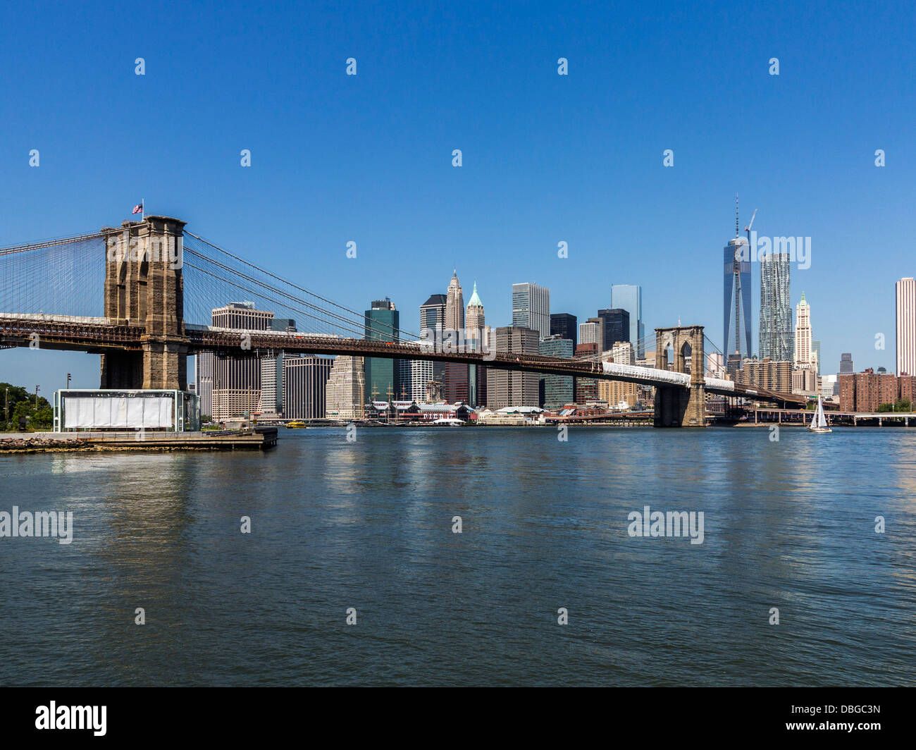 Ponte di Brooklyn, New York City guardando verso Manhattan Foto Stock