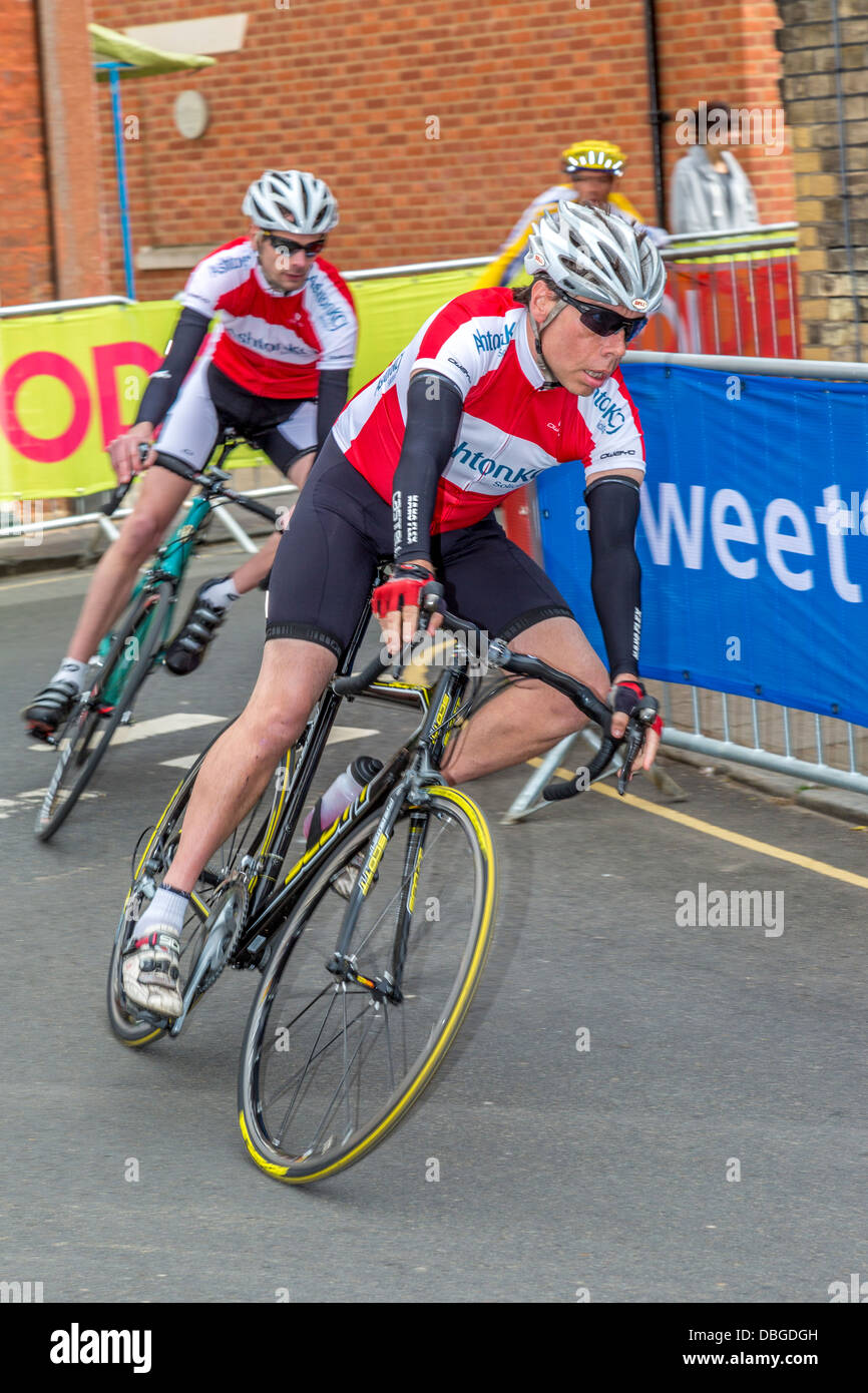 Road racing ciclista al 2013 Aylsham Pearl Izumi Tour evento serie, Norfolk, Regno Unito Foto Stock