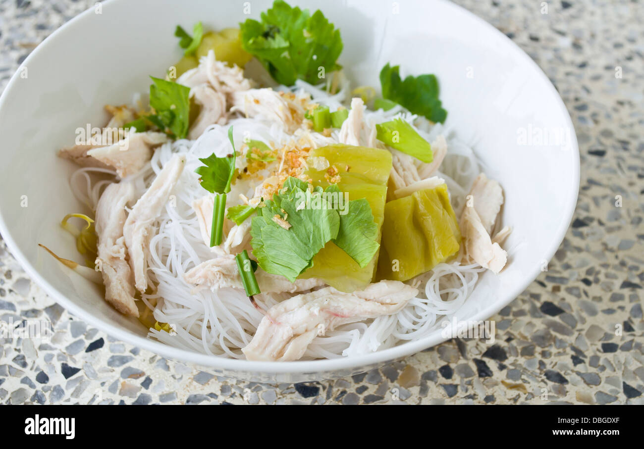 Delizioso cibo tailandese chiamata TEAW KUAY da noodle e il pollo con la zuppa Foto Stock
