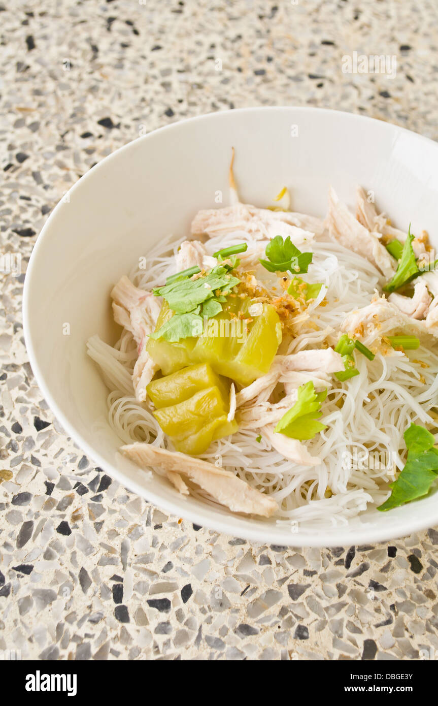 Delizioso cibo tailandese chiamata TEAW KUAY da noodle e il pollo con la zuppa Foto Stock