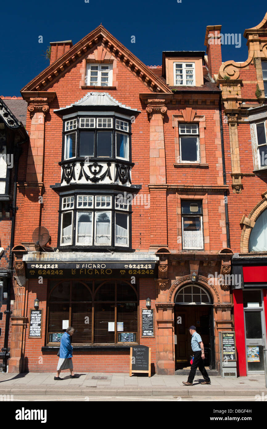 Regno Unito, Galles Ceredigion, Aberystwyth, centro città, Alexandra Road, Le Figaro Ristorante in edificio eduardiano Foto Stock