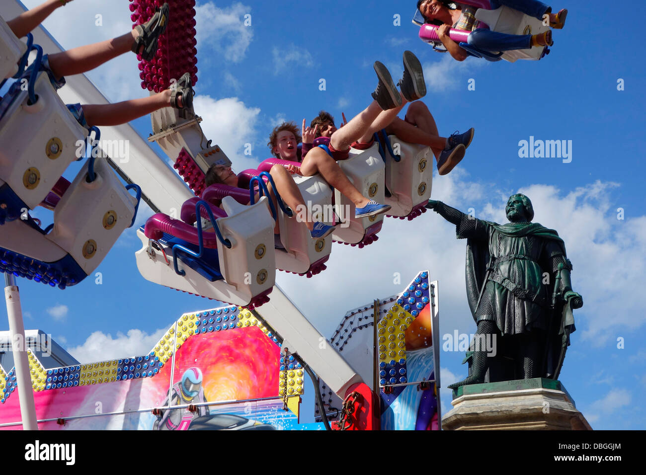 Fiera di attrazione forza G al parco di divertimenti di viaggio / viaggi fiera del divertimento durante il Gentse Feesten / Feste di Ghent, Belgio Foto Stock