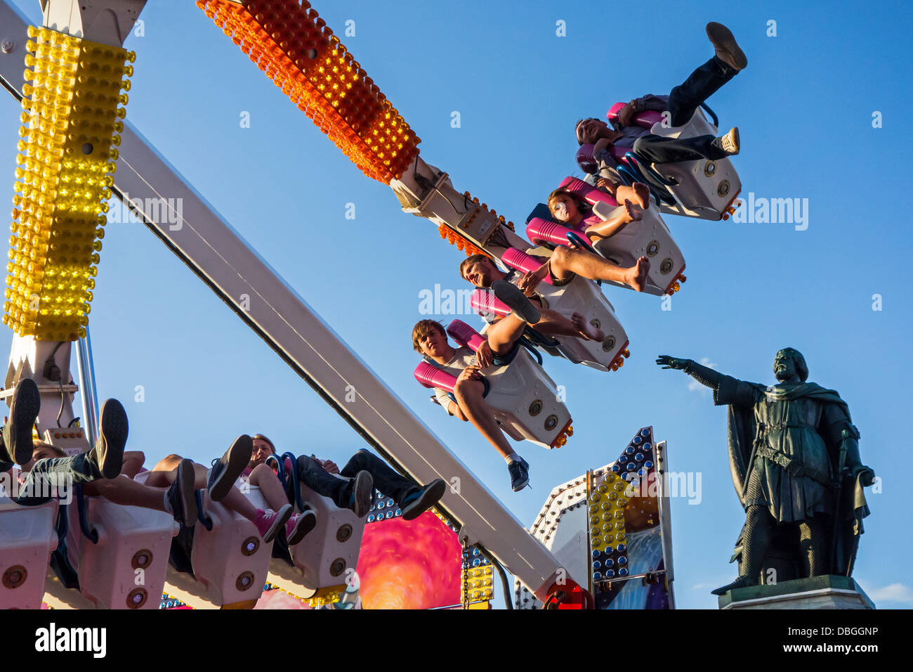 Fiera di attrazione forza G al parco di divertimenti di viaggio / viaggi fiera del divertimento durante il Gentse Feesten / Feste di Ghent, Belgio Foto Stock