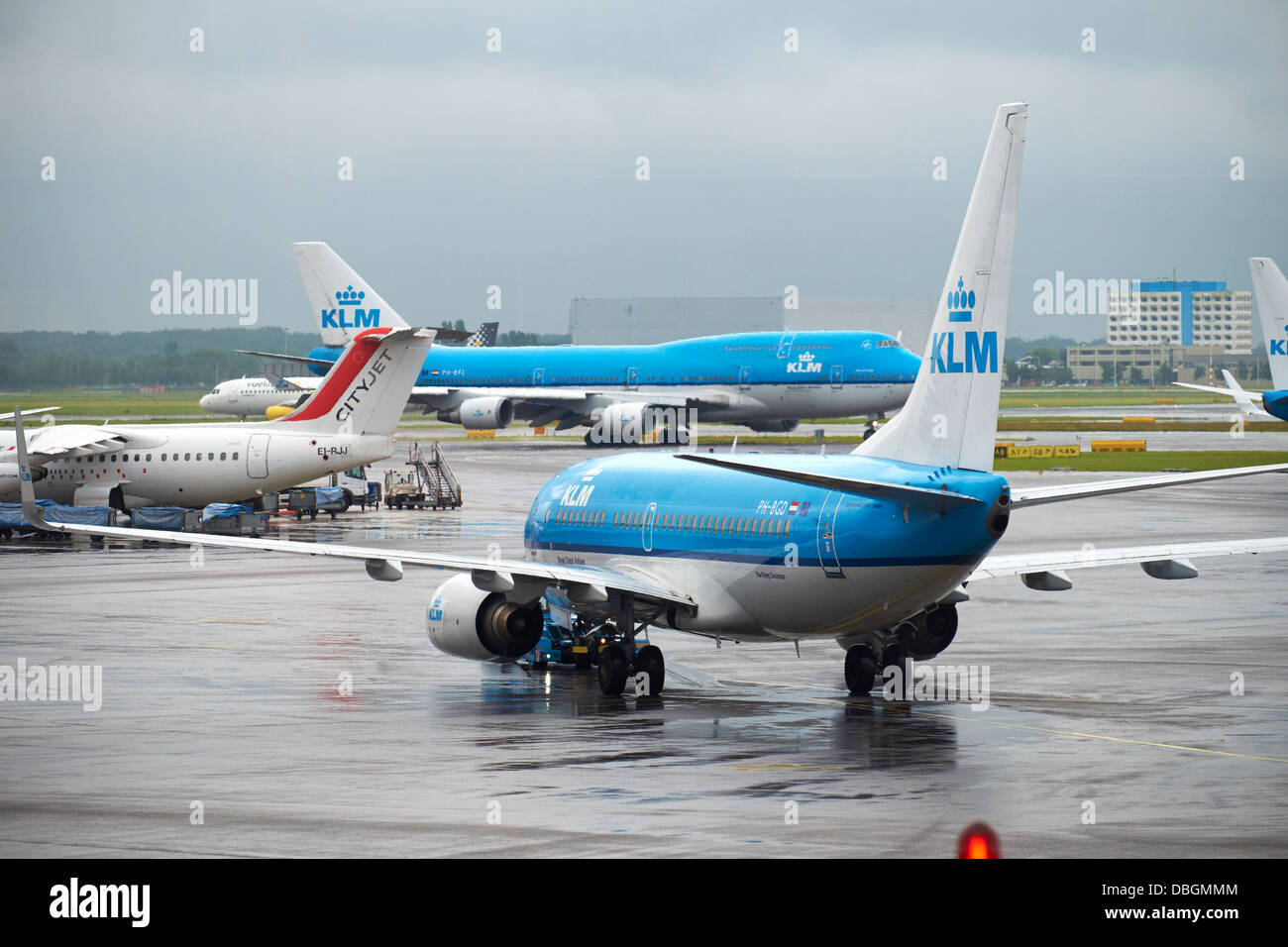 Velivoli KLM trainato in posizione Foto Stock