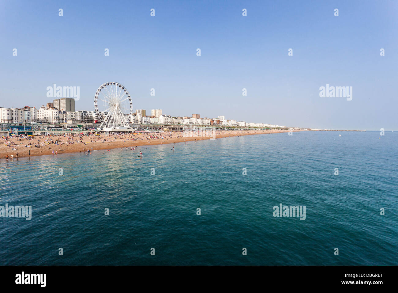 Brighton Beach visto dal molo, East Sussex, Inghilterra, Regno Unito. Foto Stock