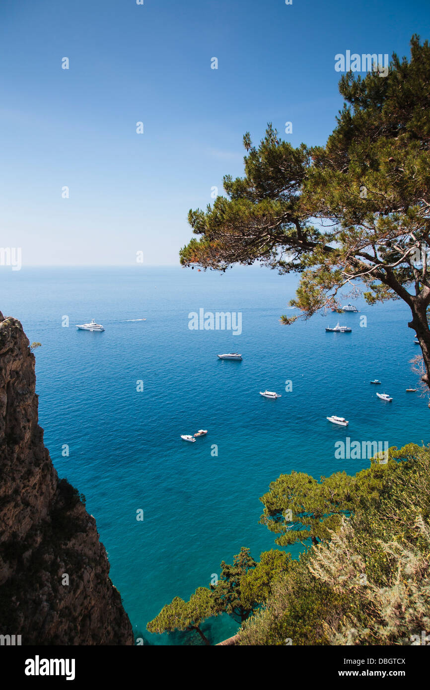 Si affaccia sul mar Tirreno dall'isola di Capri. Foto Stock