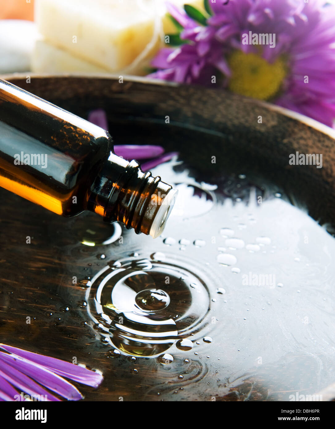 Aromaterapia. Olio essenziale. Il trattamento termale Foto Stock