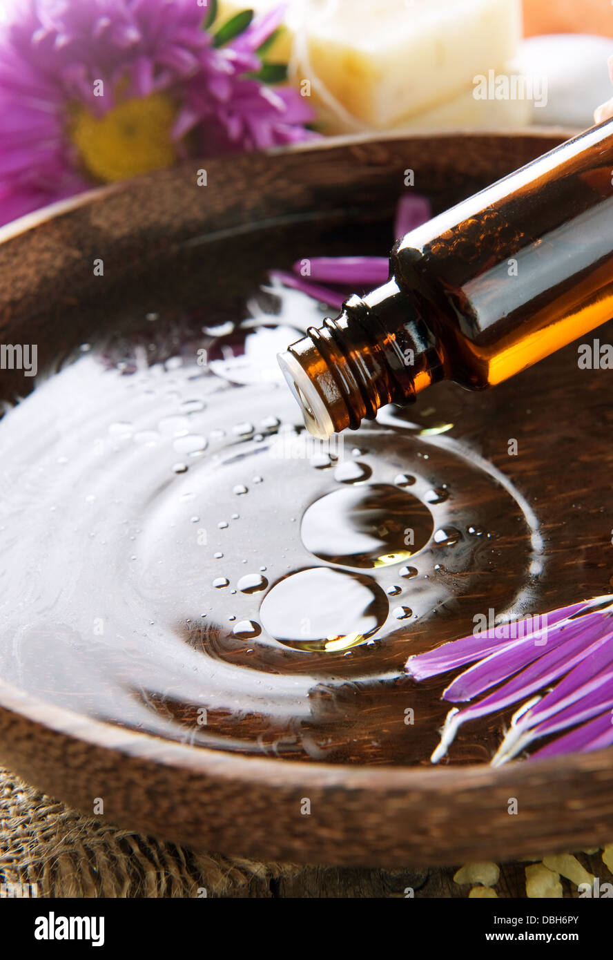 Aromaterapia. Olio essenziale. Il trattamento termale Foto Stock