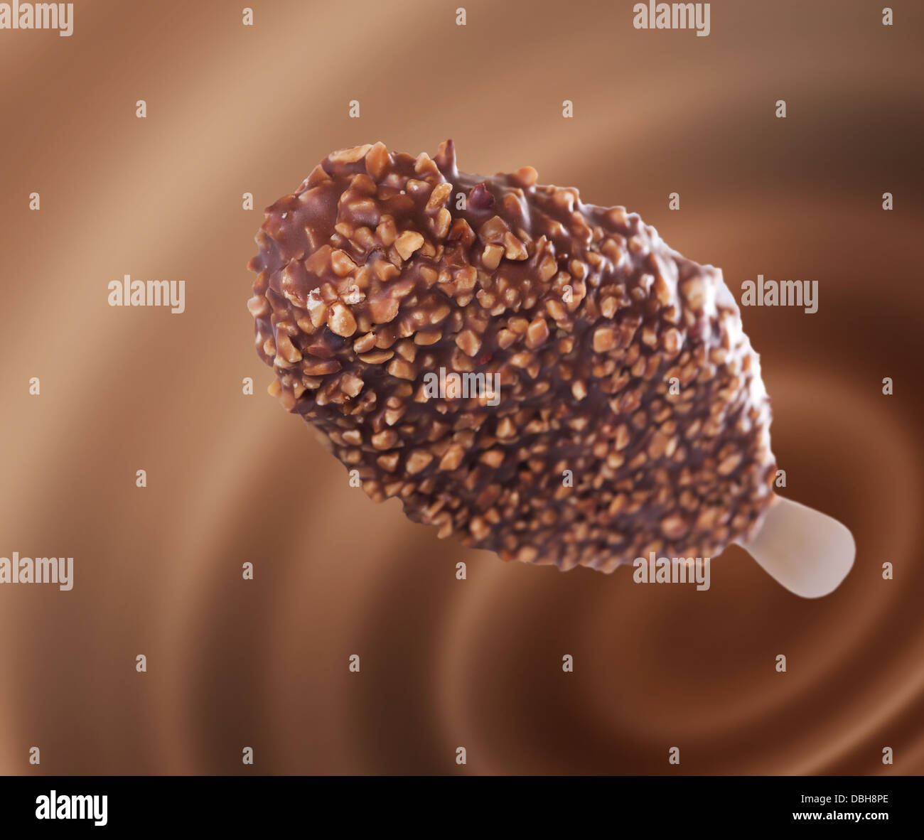 Gelato al cioccolato con nocciole Foto Stock