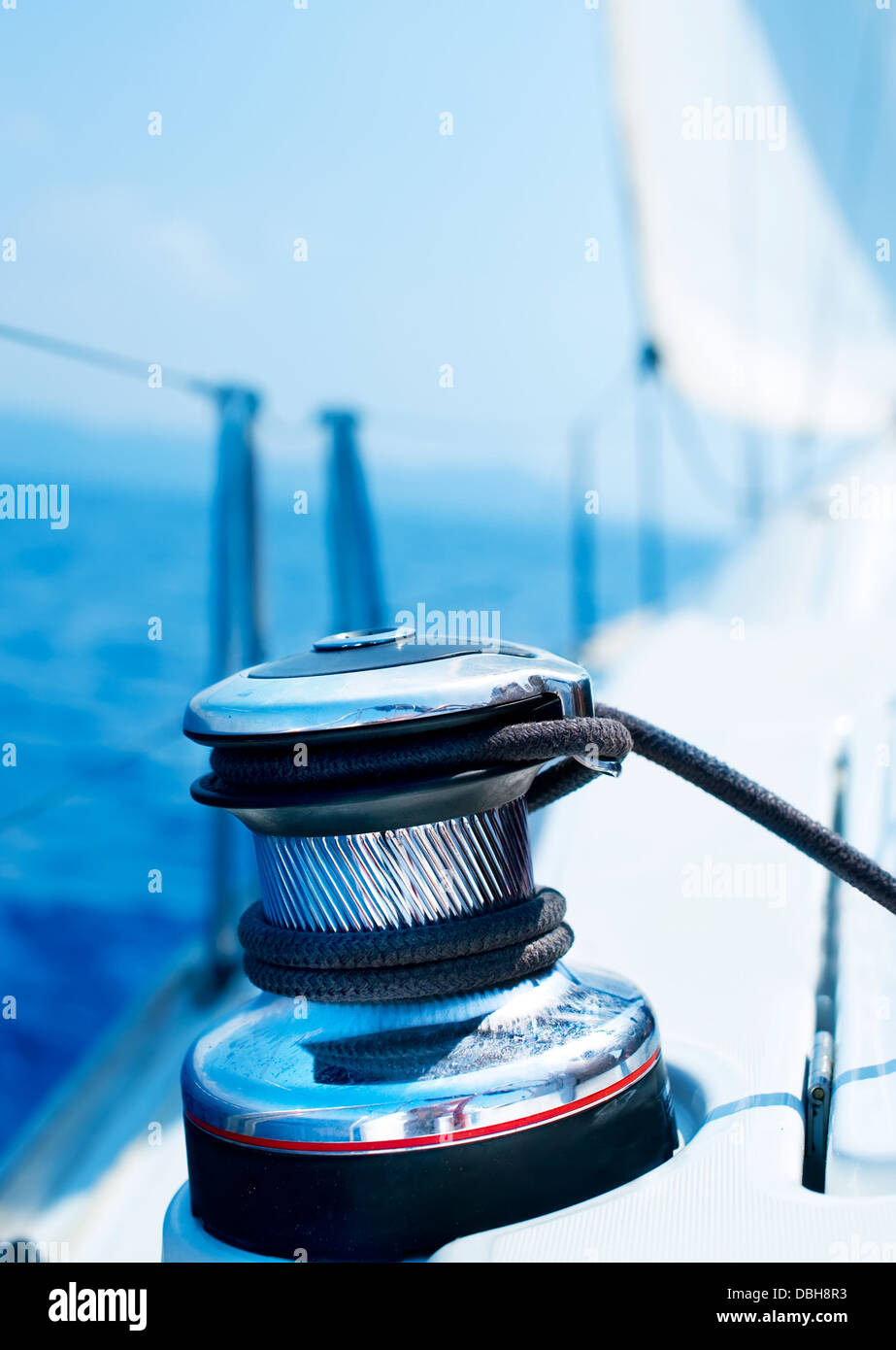 Verricello di barche a vela e yacht di corda di dettaglio. Yachting. Foto Stock