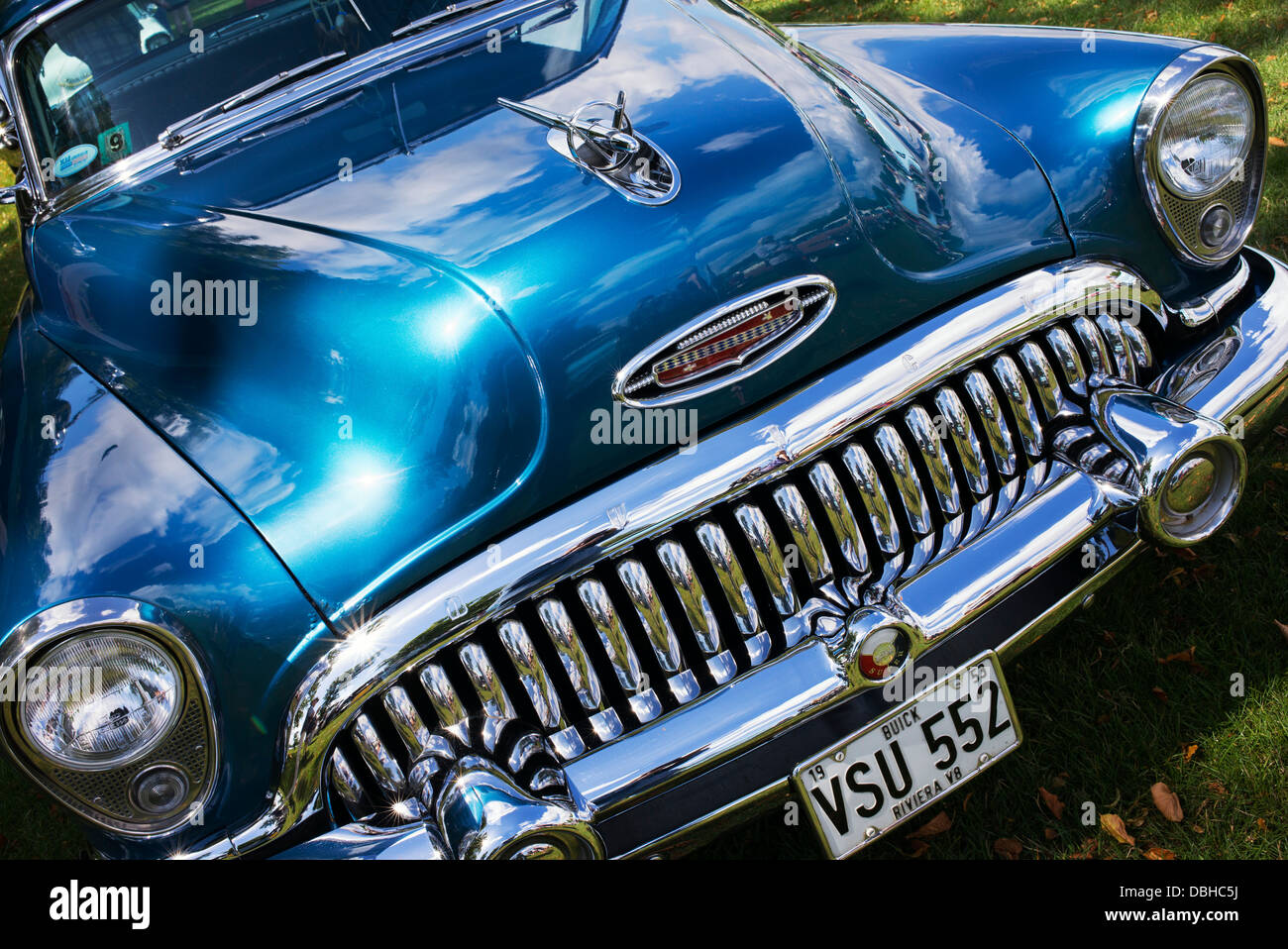 1953 Buick Riviera V8 front end. Classic American car Foto Stock