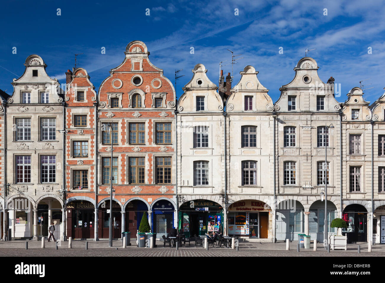 Francia, Pas de Calais, Arras, Place des Eroi, la mattina. Foto Stock