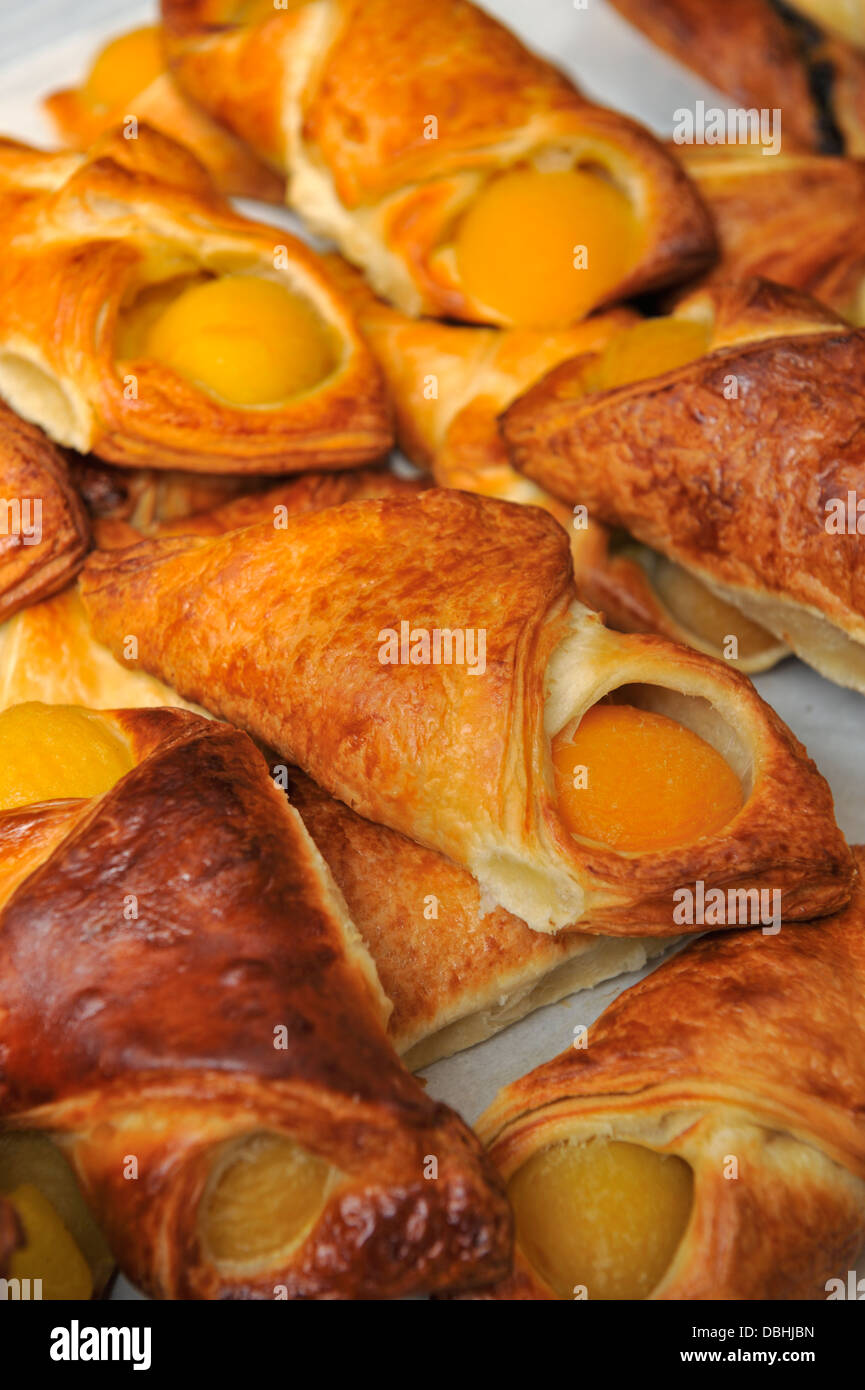 Riempito di pasta sfoglia croissant Foto Stock