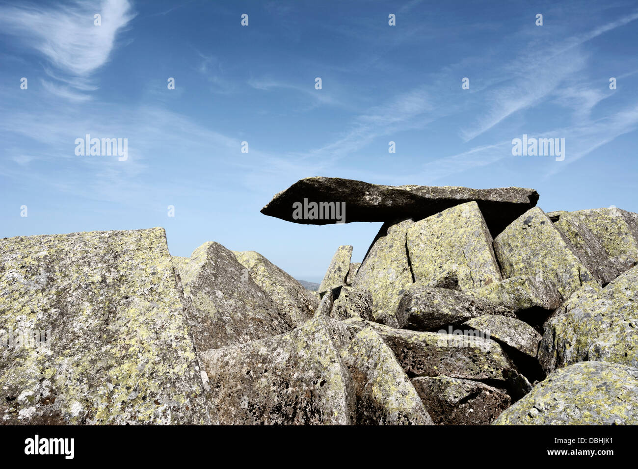Il cantilever sul vertice di Glyder Fach in Gwynedd, il Galles del Nord. Foto Stock