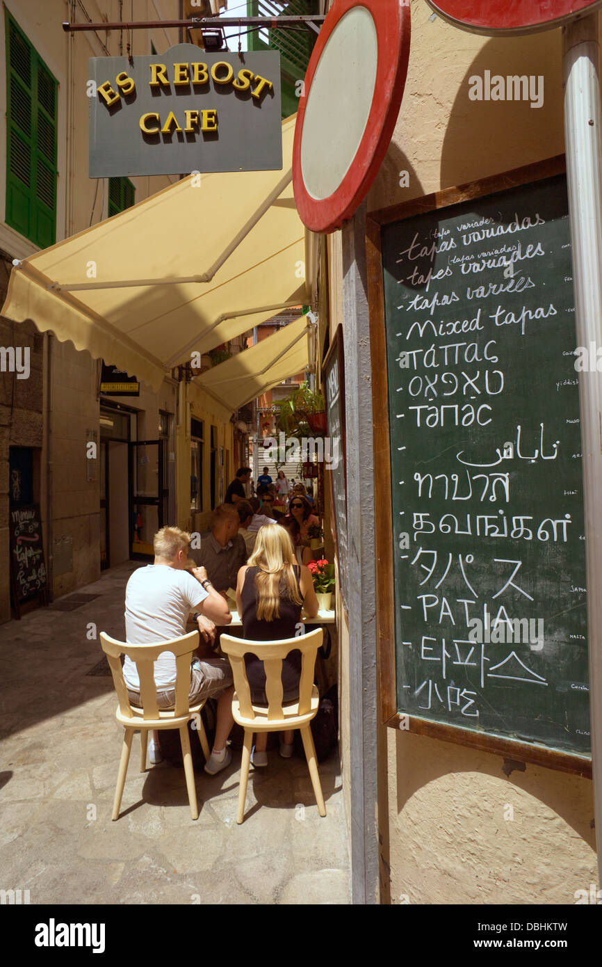 Menu multilingue nel centro di Palma de Mallorca. Foto Stock