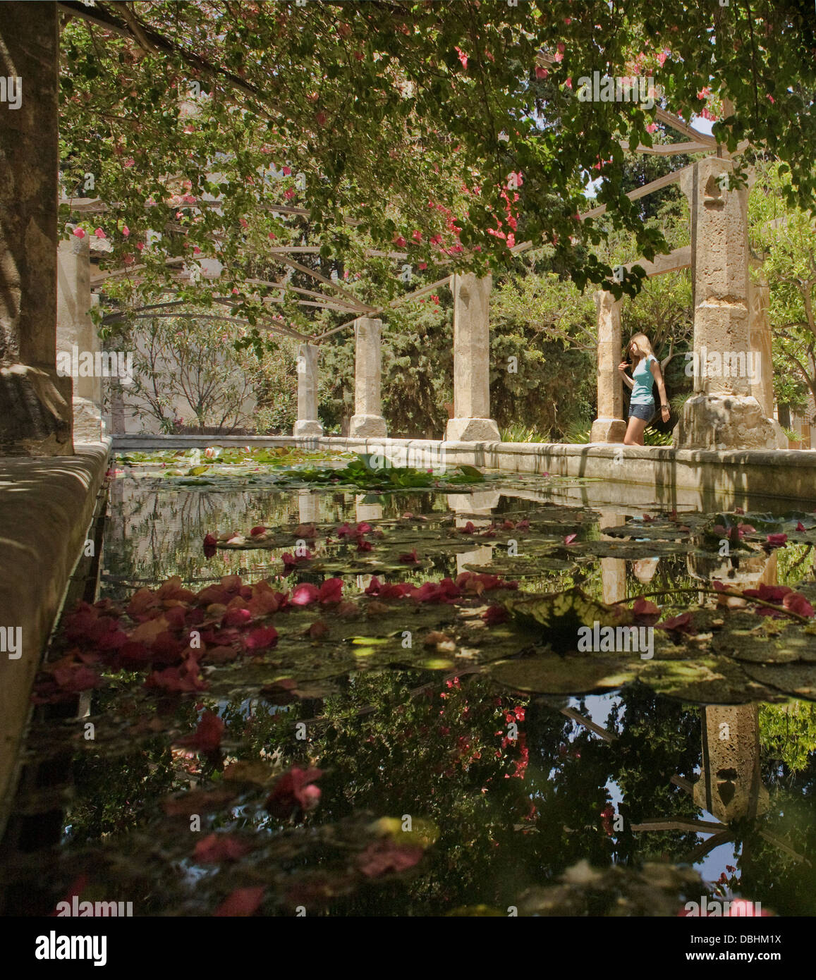 Piscina tranquilla in quella del Vescovo di giardini in Palma de Mallorca, Spagna Foto Stock