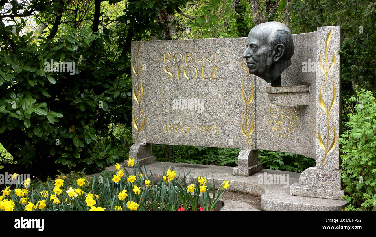 Statua monumento Busto di Robert Stolz compositore 1880-1975, Vienna Austria Foto Stock
