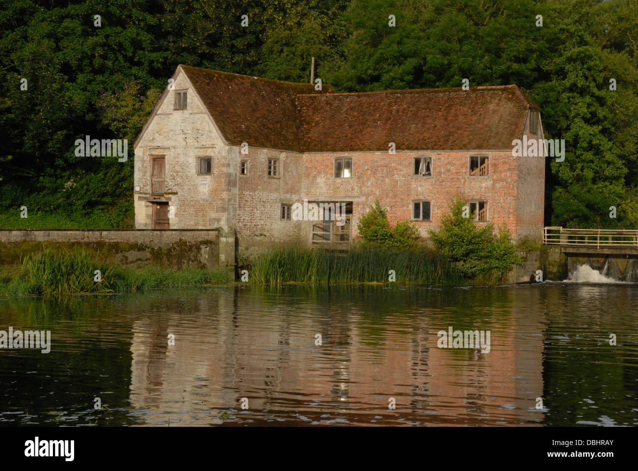 Una vista di Sturminster Newton mulino sul fiume Sour Dorset Regno Unito Foto Stock