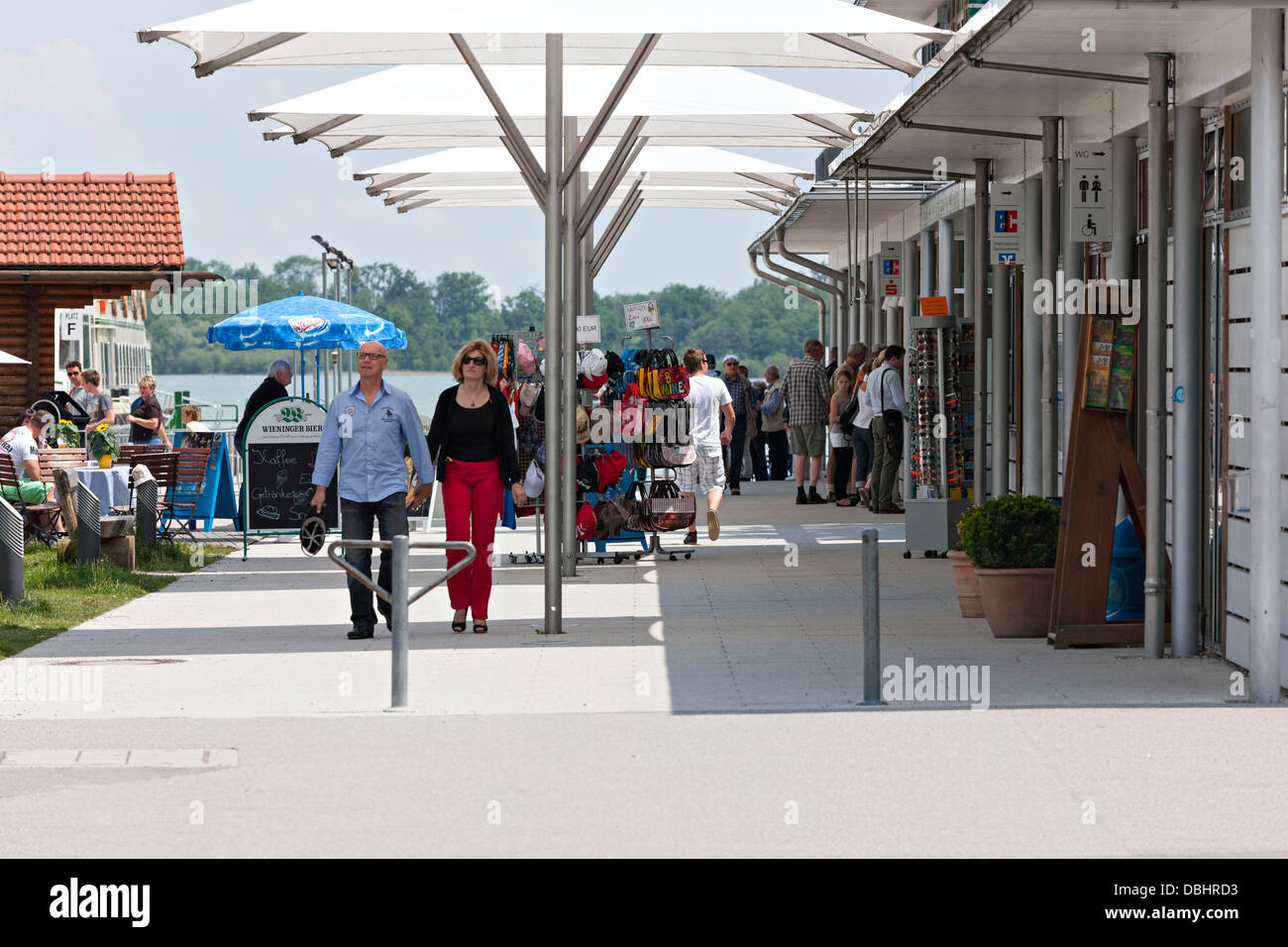 Passeggiata shopping presso il Magazzino Prien, Chiemsee Chiemgau, Alta Baviera Germania Europa Foto Stock