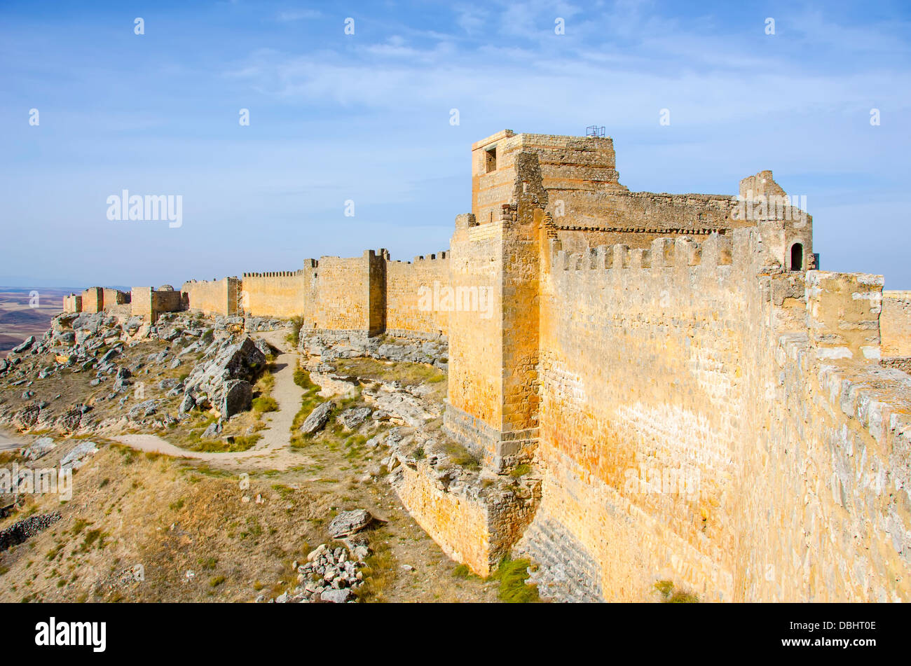 Le rovine delle mura del castello Gormaz in Soria, Spagna Foto Stock