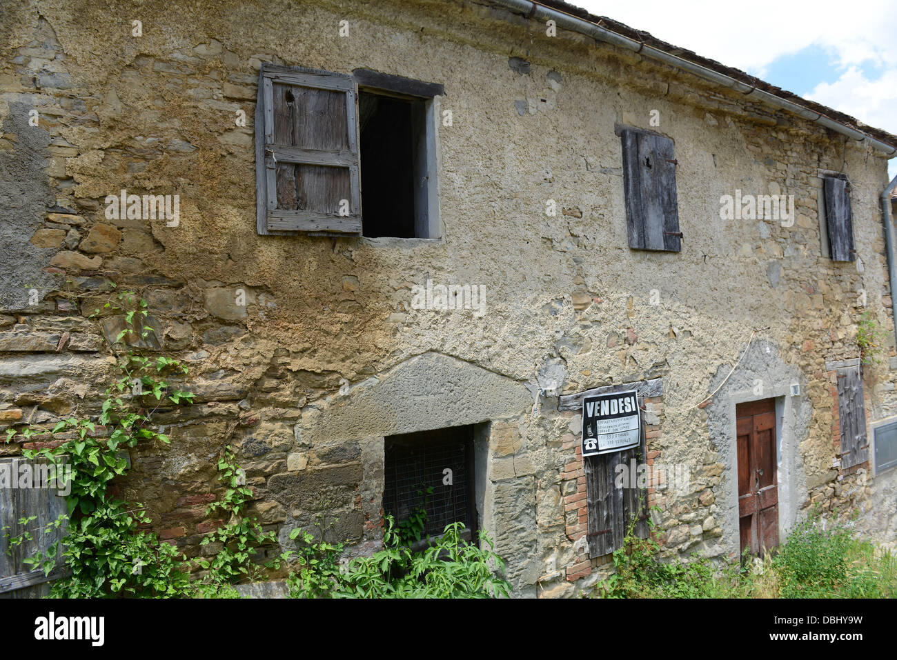 Old stone cottage house sale immagini e fotografie stock ad alta  risoluzione - Alamy
