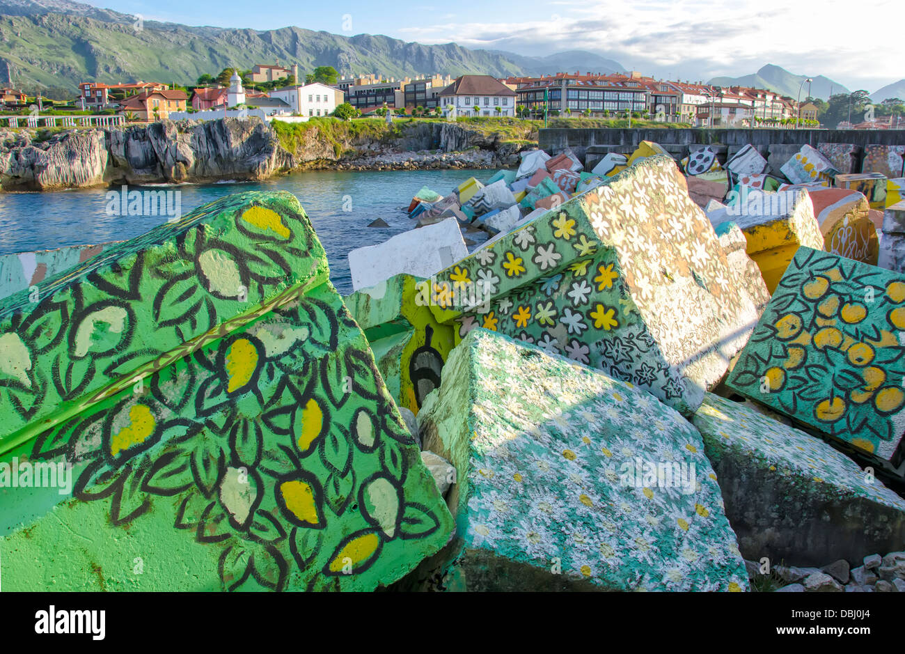 Cubi dipinta su Llanes,Asturias Foto Stock