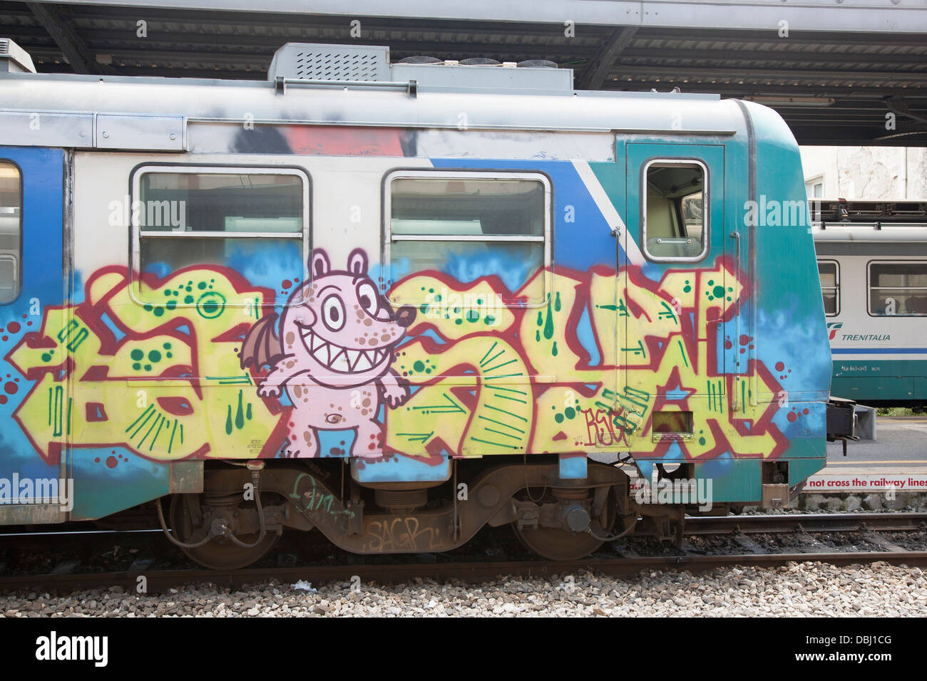 Graffiti sul treno a Lucca, Italia Foto Stock