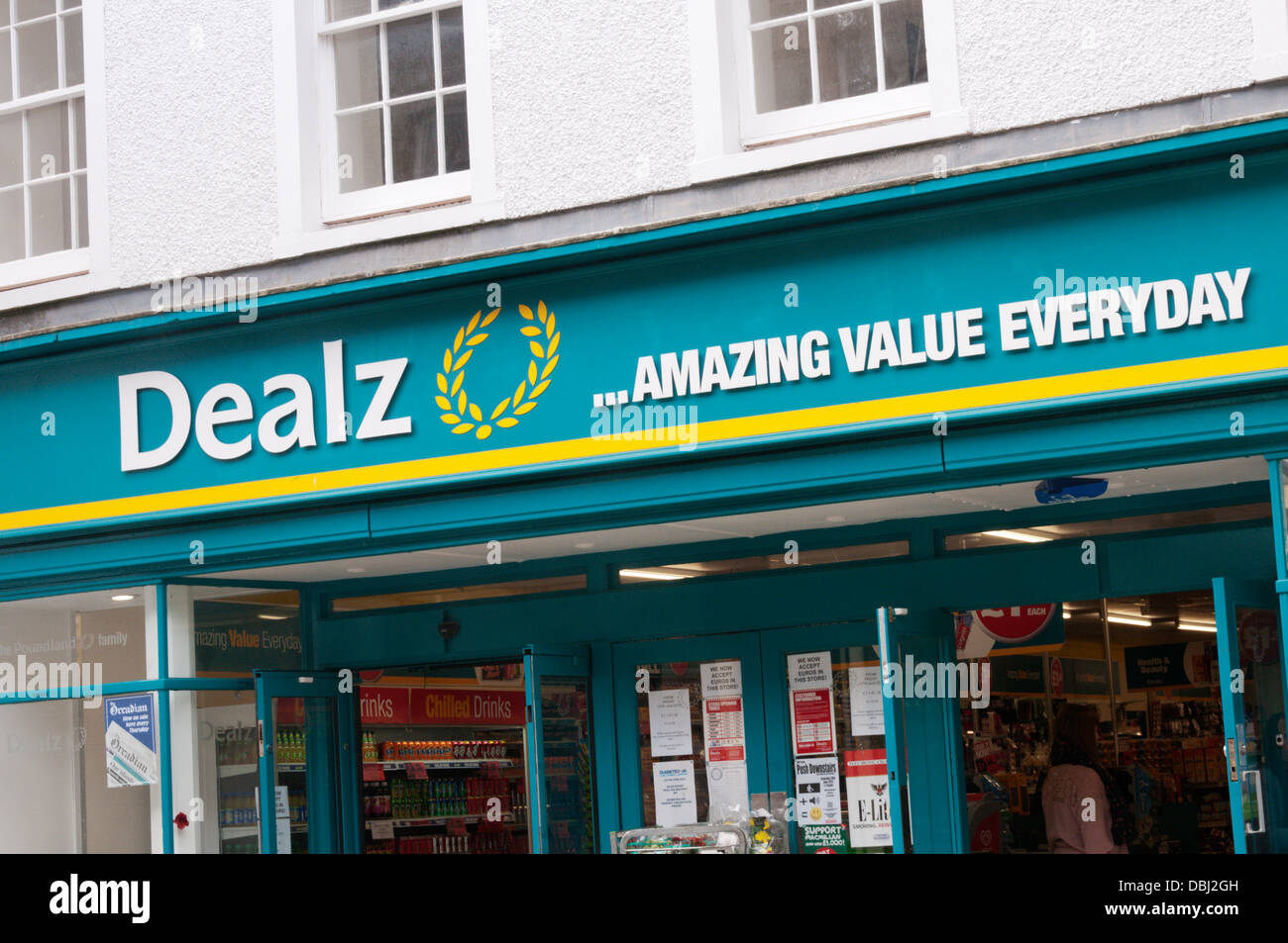 Il Dealz Poundland shop a Kirkwall, Orkney Foto Stock