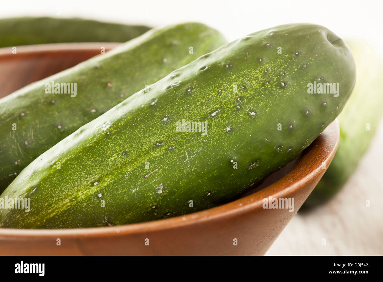 Verde biologico cetrioli sottaceto utilizzati per il decapaggio Foto Stock